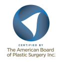 certifié par l'American Board of Plastic Surgery